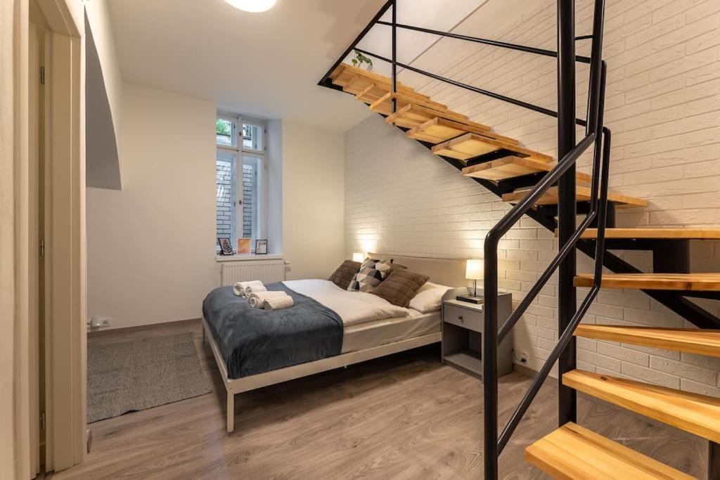 דירה Eclectic And Design Duplex In פראג